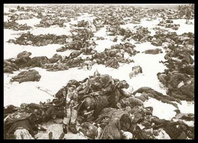 Прикрепленное изображение: Убитые немецкие солдаты в районе Сталинграда, зима 1942 1943 гг..jpg